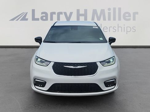 New 2026 Chrysler Pacifica Select image 8