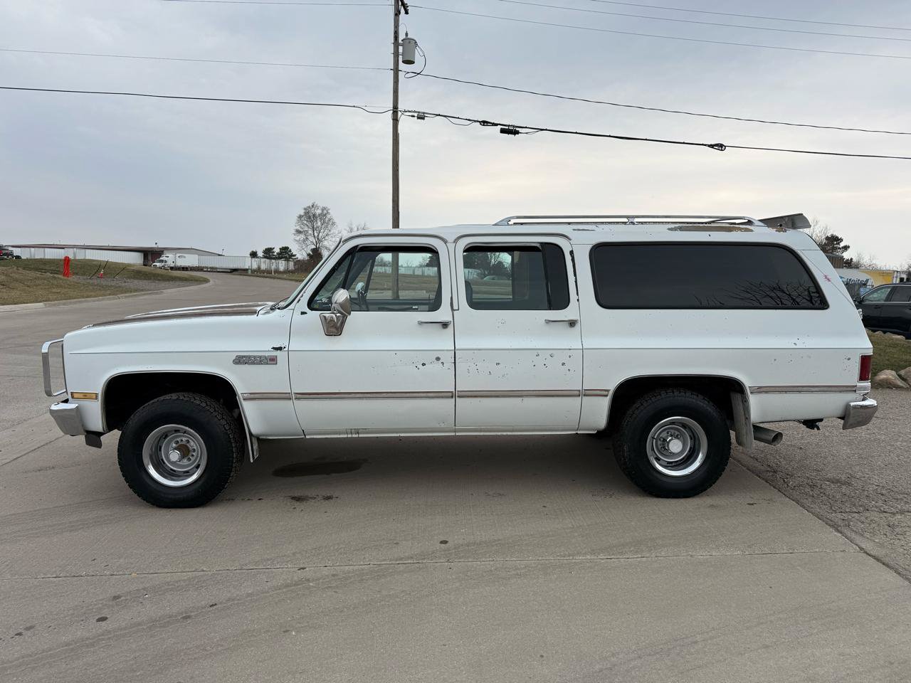 Used 1987 GMC Suburban 4WD image 8