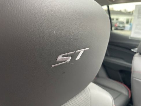 Used 2023 Buick Envision Essence w/ Sport Touring Package image 36