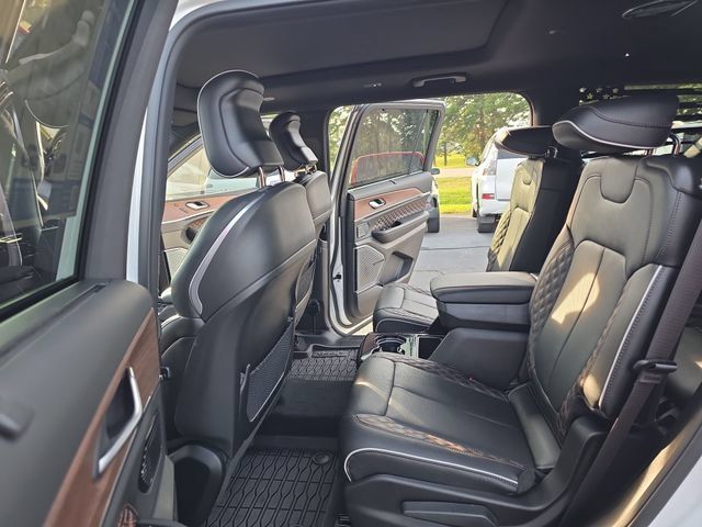 Used 2023 Jeep Grand Cherokee L Summit w/ Advanced Protech Group IV AWD/4WD image 16