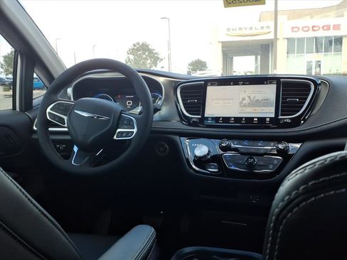New 2026 Chrysler Pacifica Select image 10