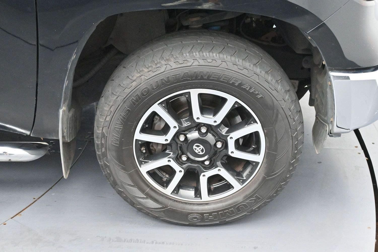 Used 2015 Toyota Tundra Limited w/ Limited Premium Package AWD/4WD image 34
