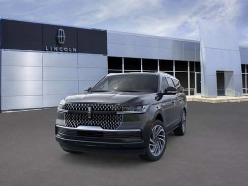 New 2026 Lincoln Navigator L Reserve AWD/4WD image 2