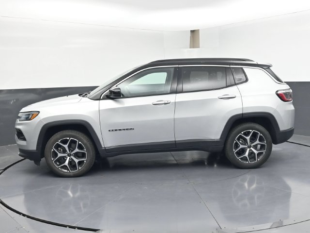 Used 2025 Jeep Compass Limited AWD/4WD image 4