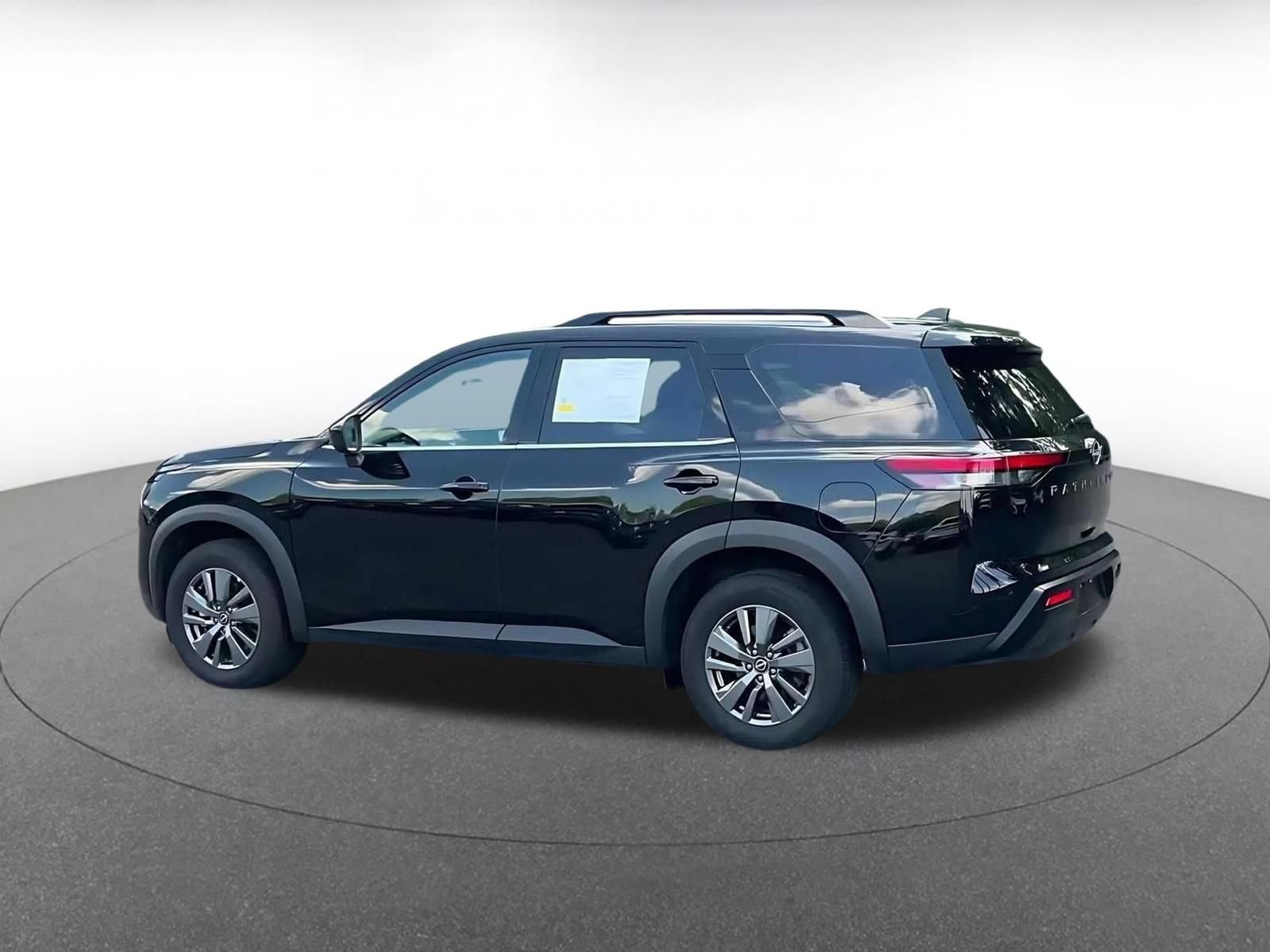 Used 2026 Nissan Pathfinder SV FWD image 9