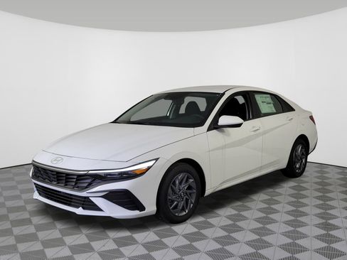 New 2025 Hyundai Elantra Blue image 40