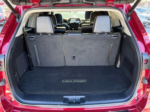 Used 2021 Toyota Highlander Platinum image 18