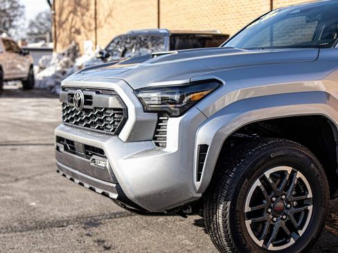 Used 2025 Toyota Tacoma TRD Sport image 4