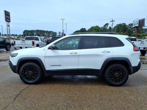 Used 2019 Jeep Cherokee Trailhawk w/ Comfort/Convenience Group AWD/4WD image 1