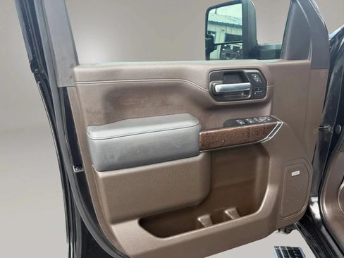 Used 2023 GMC Sierra 2500 Denali w/ Denali Black Diamond Edition AWD/4WD image 22