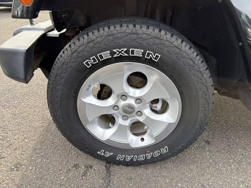 Used 2015 Jeep Wrangler Unlimited Sahara w/ Connectivity Group image 28