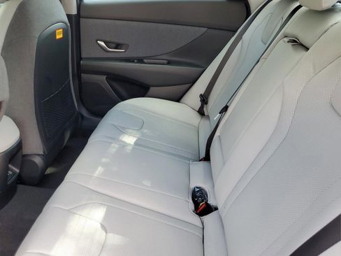 Used 2025 Hyundai Elantra Limited image 14