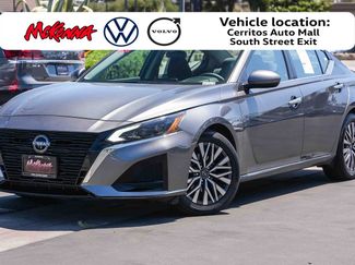Used 2023 Nissan Altima 2.5 SV FWD video 1
