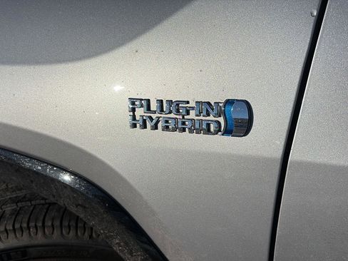 Used 2024 Toyota RAV4 SE image 5