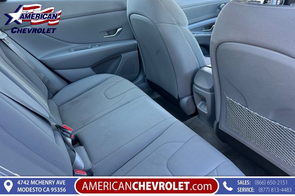 Used 2025 Hyundai Elantra SEL FWD image 19