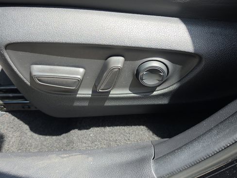 Used 2021 Toyota RAV4 XLE Premium FWD image 10