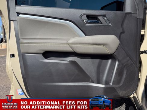 Used 2024 Chevrolet Colorado ZR2 w/ Technology Package image 16