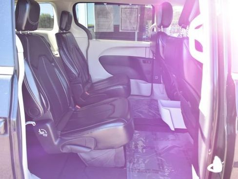 Used 2024 Chrysler Pacifica Touring-L FWD image 38