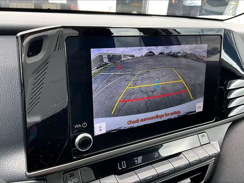 Used 2025 Toyota Camry SE FWD image 30