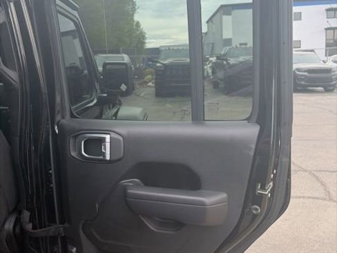 Used 2023 Jeep Wrangler Unlimited w/ Sun & Screen Package image 19