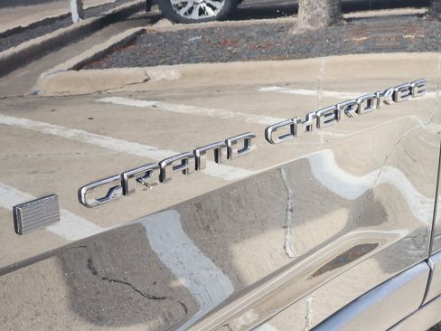 Used 2024 Jeep Grand Cherokee Altitude image 10