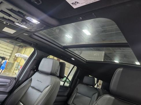 Used 2024 GMC Yukon XL Denali w/ Advanced Technology Package AWD/4WD image 7