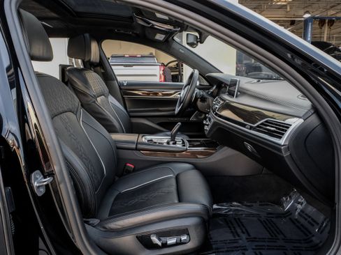 Used 2020 BMW M760i xDrive AWD/4WD image 30
