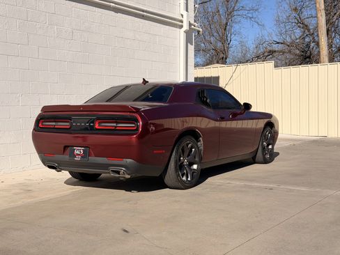 Used 2019 Dodge Challenger SXT w/ Plus Package image 7