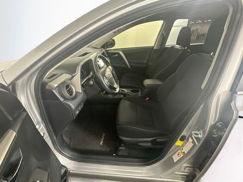 Used 2018 Toyota RAV4 XLE FWD image 13