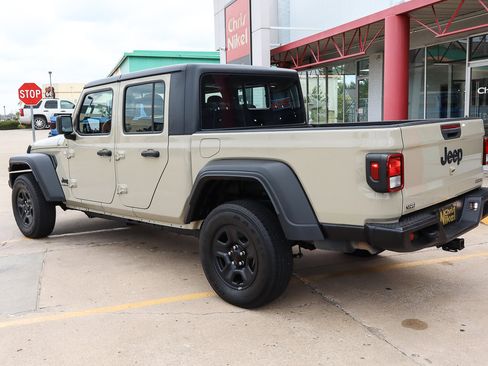 Used 2020 Jeep Gladiator Sport image 6