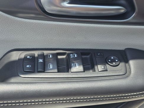 Used 2024 Chrysler Pacifica Touring-L FWD image 20