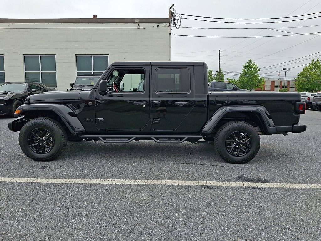 Used 2022 Jeep Gladiator Sport AWD/4WD image 8