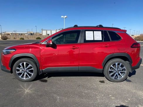 Used 2024 Toyota Corolla Cross XLE image 3