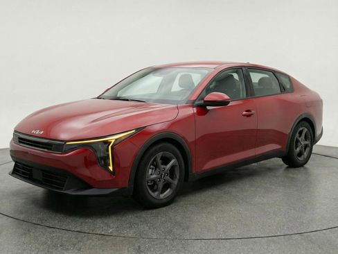 Used 2025 Kia K4 FWD image 3