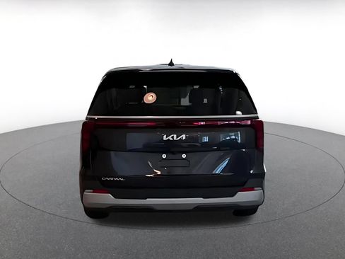 Used 2026 Kia Carnival FWD image 12