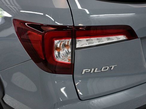 Used 2022 Honda Pilot TrailSport image 14