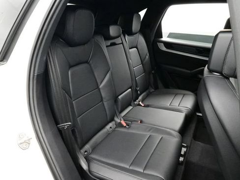 Certified 2025 Porsche Cayenne AWD/4WD image 16