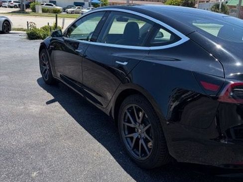 Used 2018 Tesla Model 3 Mid Range RWD image 4