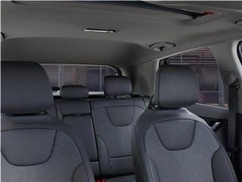 New 2025 Kia Niro EX Touring image 44