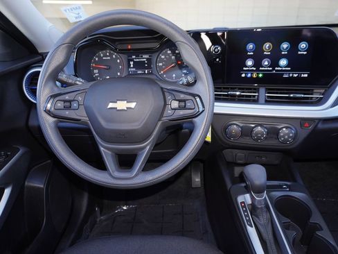 Used 2025 Chevrolet Trax LS image 10
