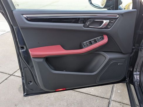 New 2026 Porsche Macan image 13