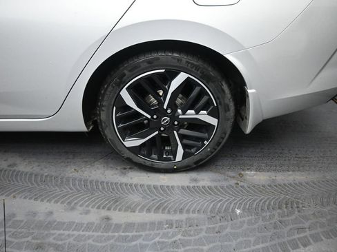 Used 2023 Nissan Versa SR w/ Trunk Package image 14