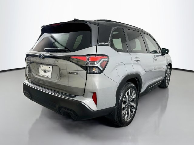 Used 2025 Subaru Forester Touring AWD/4WD image 5