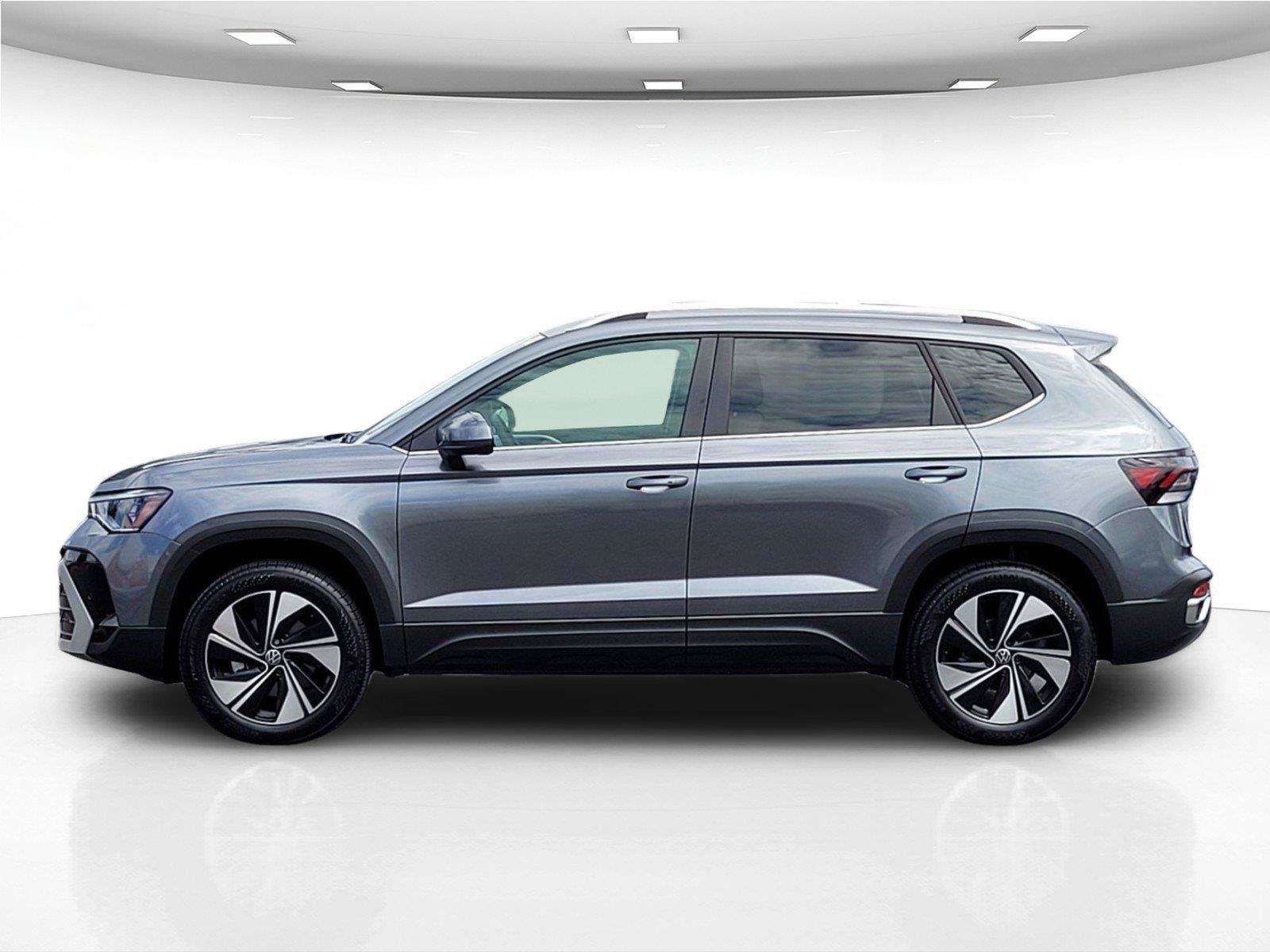 Certified 2025 Volkswagen Taos SE w/ Panoramic Sunroof Package AWD/4WD image 10