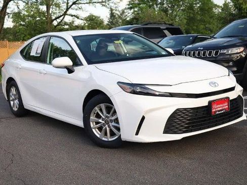 Used 2025 Toyota Camry LE FWD image 2