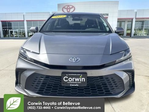 Used 2025 Toyota Camry SE image 8
