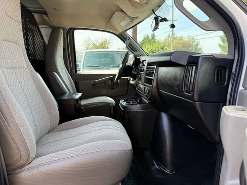 Used 2016 Chevrolet Express 2500 RWD image 22