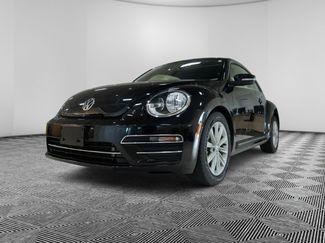 Used 2018 Volkswagen Beetle 2.0T SE image 1