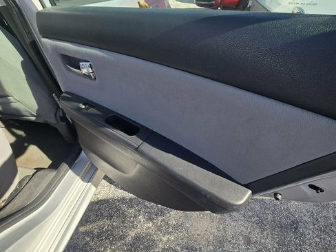 Used 2012 Nissan Sentra 2.0 SR w/ Special Edition Pkg image 5