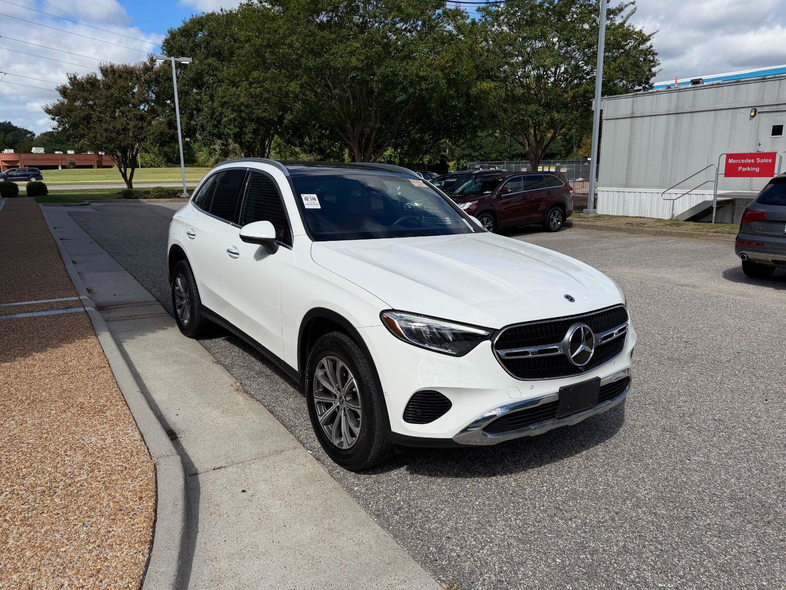Used 2024 Mercedes-Benz GLC 300 4MATIC image 3